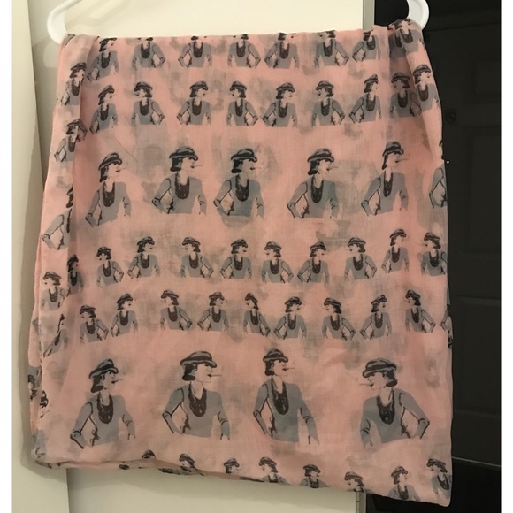 Hudson Bay- Pink Printed Scarf - Picture 3 of 3